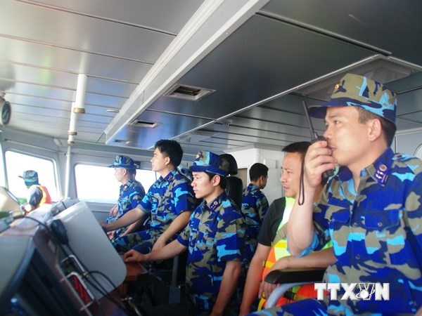 Tàu Cảnh sát biển Việt Nam làm nhiệm vụ thực thi pháp luật tại vùng biển Trung Quốc hạ đặt trái phép giàn khoan Hải Dương-981. (Ảnh: Công Định-Hữu Trung/TTXVN)