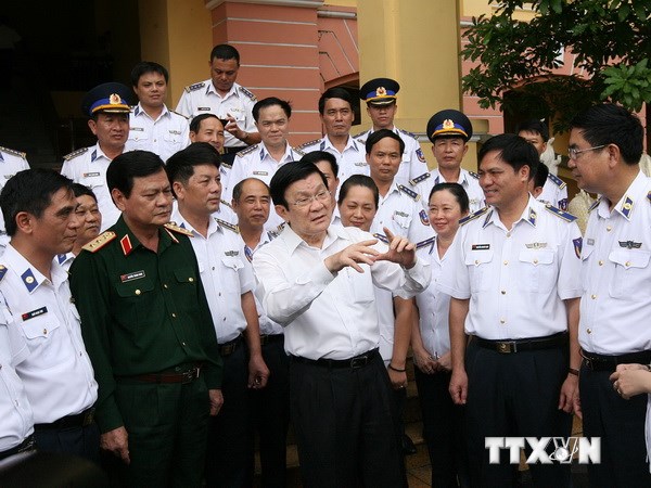 Chủ tịch nước Trương Tấn Sang thăm Bộ Tư lệnh Cảnh sát biển Việt Nam. (Ảnh: Trọng Đức/TTXVN)