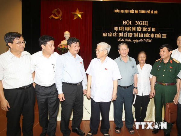 Tổng Bí thư Nguyễn Phú Trọng với cử tri quận Hoàn Kiếm. (Ảnh: Trí Dũng/TTXVN)