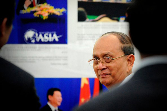 Tổng thống Myanmar Thein Sein tại một cuộc triển lãm ảnh nhân dịp kỉ niệm 60 năm ngày ra đời 