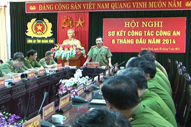 Đồng chí Thiếu tướng Từ Hồng Sơn, Ủy viên Thường vu Tỉnh uỷ, Giám đốc Công an tỉnh phát biểu chỉ đạo tại hội nghị.