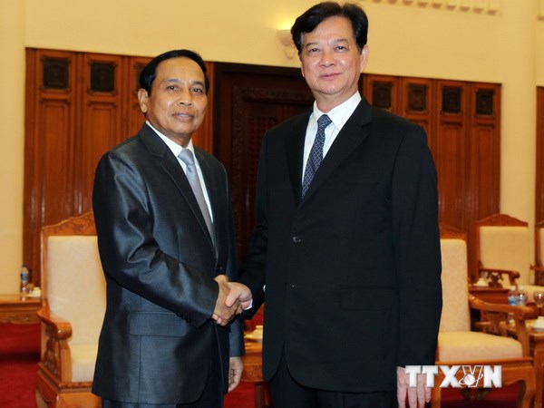Thủ tướng Nguyễn Tấn Dũng tiếp ông Bounthong Chitmany, Tổng Thanh tra Chính phủ Lào đang thăm và làm việc tại Việt Nam. (Ảnh: Đức Tám/TTXVN)