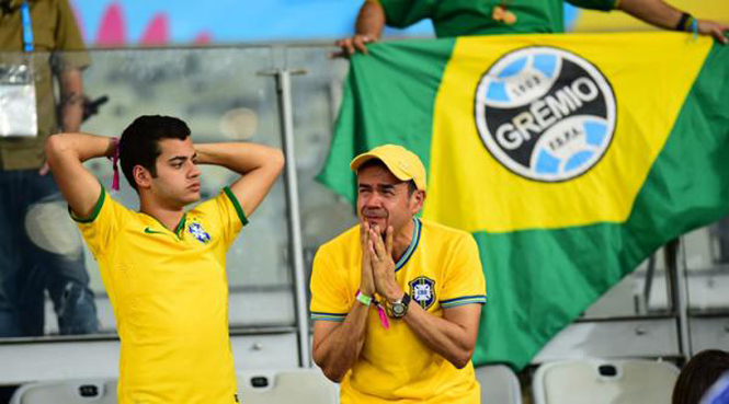 Thất bại thảm hại này quá khó để nuốt trôi với người hâm mộ Brazil - Ảnh TRUNG NGHĨA