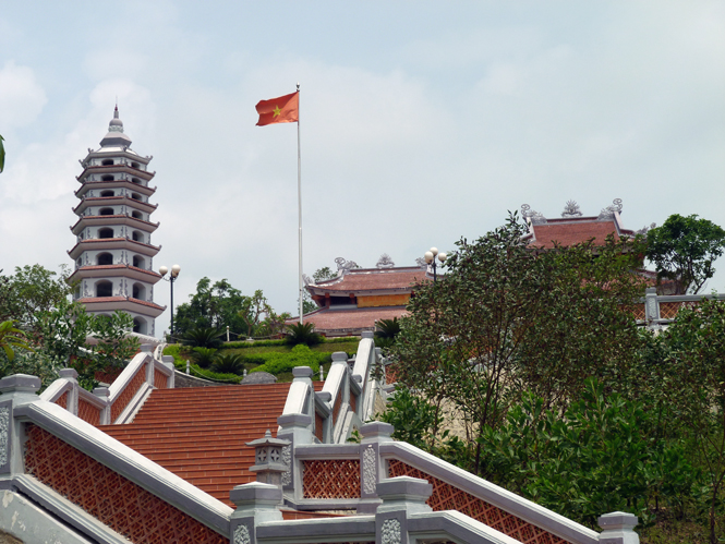 Đền tưởng niệm liệt sỹ Trường Sơn-Long Đại tại Hiền Ninh, huyện Quảng Ninh. Ảnh: Minh Qúy