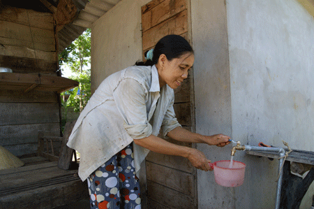 Người dân nông thôn được sử dụng nguồn nước sinh hoạt hợp vệ sinh.