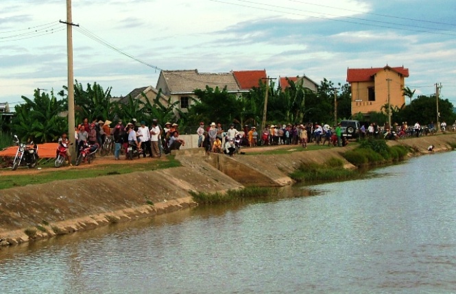 Khu vực phát hiện ra xác chết, tại kênh thủy lợi thuộc thôn Đông Dương, xã Quảng Phương (Quảng Trạch)