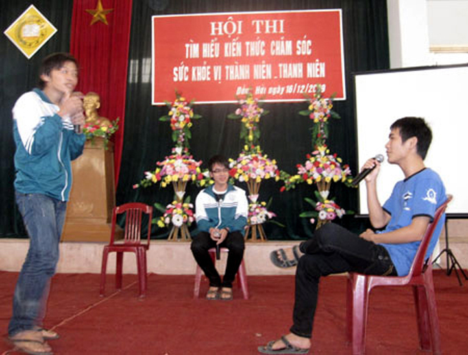 Một buổi sinh hoạt ngoại khóa về sức khỏe sinh sản của học sinh Trường THPT Chuyên Quảng Bình.
