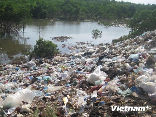 Tình trạng xả thải gây ô nhiễm nguồn nước tại tỉnh Thanh Hóa. (Ảnh: Hùng Võ/Vietnam+)