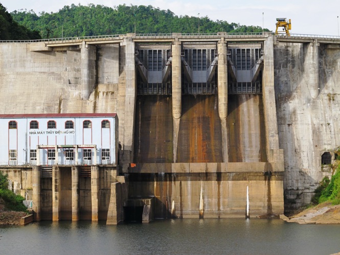Nhà máy thủy điện Hố Hô có công suất lắp đặt 14 MW, nằm ở thượng nguồn sông Ngàn Sâu 