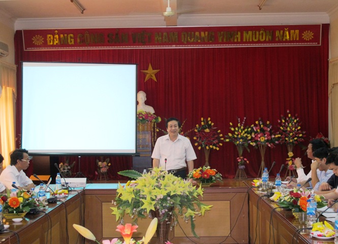  Đồng chí Nguyễn Xuân Quang, Phó Chủ tịch Thường trực UBND tinhchủ trì cuộc họp bàn giải quyết kiến nghị của người dân.