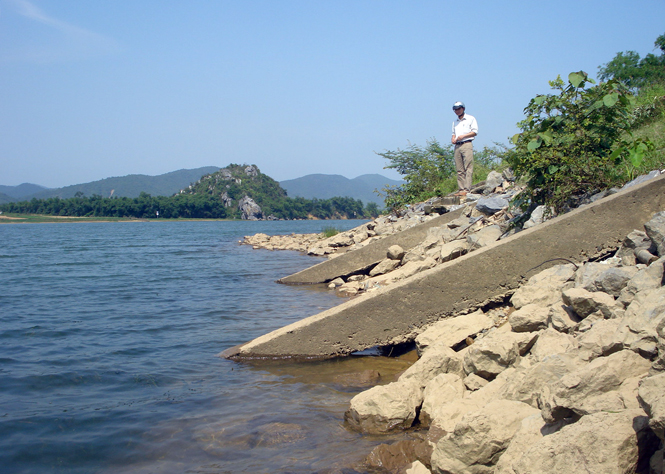 Công trình kè sông Gianh góp phần quan trọng ngăn chặn tình trạng sạt lở đất tại các địa phương có địa hình trải dọc hai bên bờ sông Gianh.