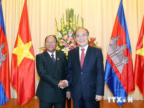 Chủ tịch Quốc hội Nguyễn Sinh Hùng chủ trì Lễ đón và hội đàm với Ngài Samdech Heng Samrin, Chủ tịch Quốc hội Vương quốc Campuchia. (Ảnh: Nhan Sáng/TTXVN)