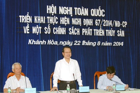 Phó Thủ tướng Chính phủ Vũ Văn Ninh chủ trì Hội nghị toàn quốc triển khai thực hiện Nghị định 67/2014/NĐ-CP. Ảnh: VGP/Thành Chung