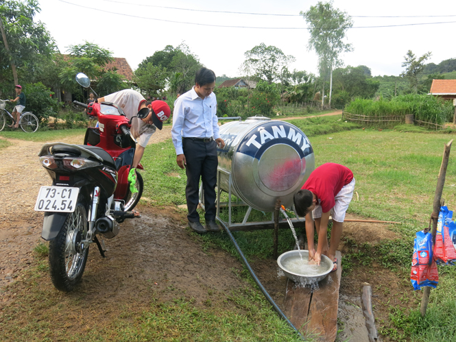 Công trình nước tự chảy tại thôn Tân Sơn.