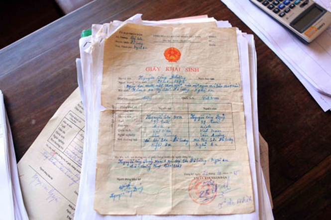 Lần đầu hé lộ giấy khai sinh gốc của Công Phượng