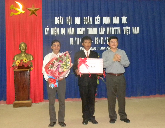 Đồng chí Trần Tiến Dũng, TUV, Phó Chủ tịch UBND tỉnh đã đến dự 