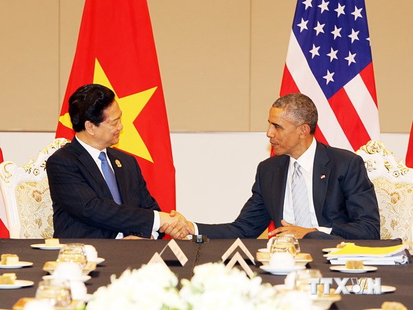 Thủ tướng Nguyễn Tấn Dũng gặp chính thức Tổng thống Hoa Kỳ Barack Obama, bên lề Hội nghị Cấp cao ASEAN lần thứ 25 và các hội nghị liên quan. (Ảnh: Đức Tám/TTXVN)