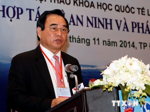 Ông Văn Hữu Chiến, Chủ tịch UBND thành phố Đà Nẵng phát biểu tại hội thảo sáng 17-11. (Ảnh: Trần Lê Lâm/TTXVN)