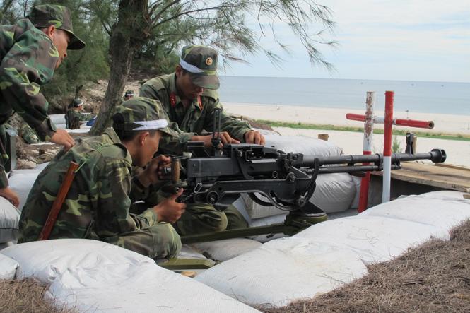 Cán bộ, chiến sỹ LLVT tỉnh huấn luyện sẵn sàng chiến đấu.  Ảnh: Hoàng Cuối