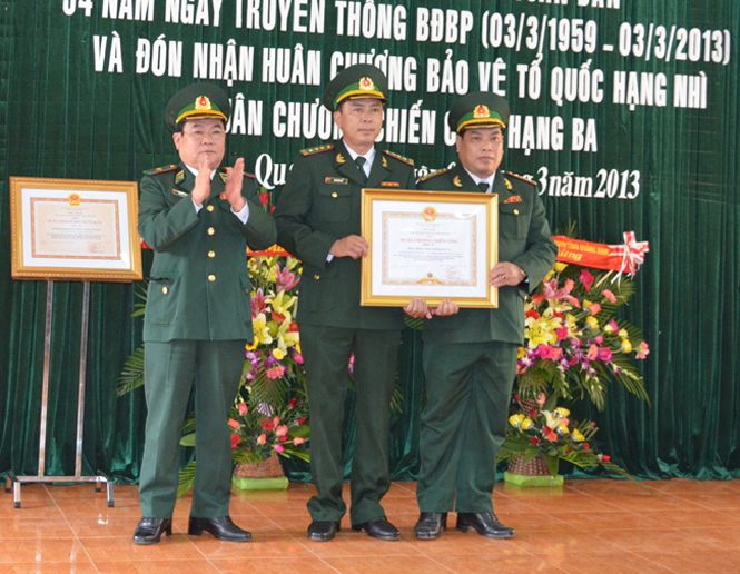Phòng PCTPMT, Bộ Chỉ huy BĐBP tỉnh đón nhận Huân chương Chiến công hạng Ba của Chủ tịch nước trao tặng.