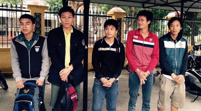 Nhóm đối tượng bị các trinh sát Công an tỉnh Quảng Bình bắt giữ.