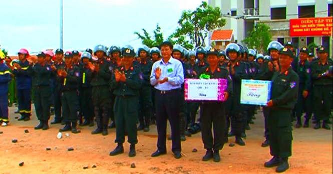 Công an tỉnh Quảng Bình tham gia diễn tập phòng thủ tỉnh năm 2014.