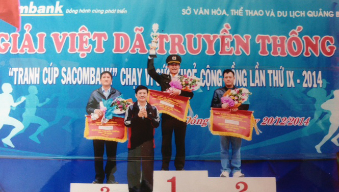 Đội chạy vũ trang-việt dã Công an tỉnh giành HCV tại Đại hội TDTT tỉnh.