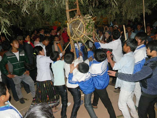 Lễ hội đập trống người Ma Coong, xã Thượng Trạch, huyện Bố Trạch.