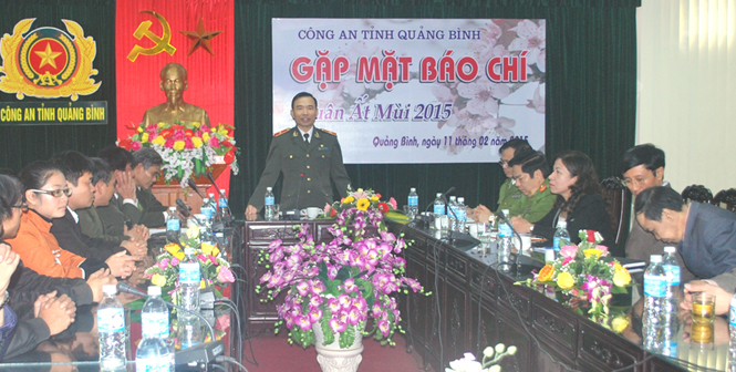 Đồng chí Thiếu tướng Từ Hồng Sơn, Ủy viên Thường vụ Tỉnh ủy, Giám đốc Công ân tỉnh phát biểu tại buổi gặp mặt.