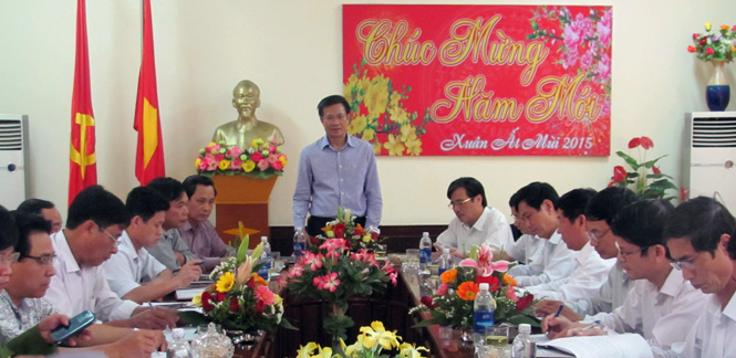 Đồng chí Lương Ngọc Bính, Ủy viên Trung ương Đảng, Bí thư Tỉnh ủy, Chủ tịch HĐND tỉnh kết luận tại buổi làm việc.