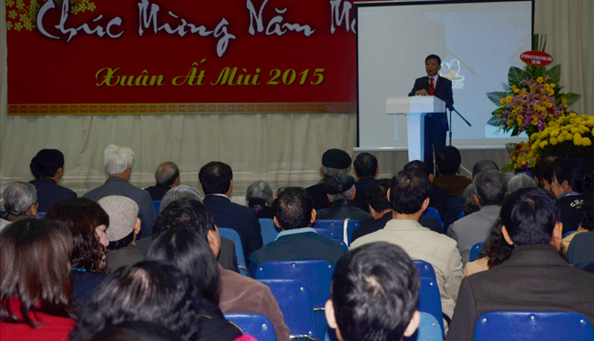 Đồng chí Nguyễn Hữu Hoài, Phó Bí thư Tỉnh ủy, Chủ tịch UBND tỉnh phát biểu tại buổi gặp mặt.