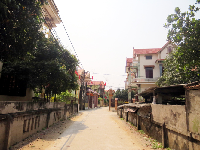 Tại những xã biển như Thanh Trạch (Bố Trạch), một số lượng không nhỏ phụ nữ từng lấy chồng nước ngoài, nhưng nay không thể làm thủ tục ly hôn vì... không tìm thấy chồng (?!)