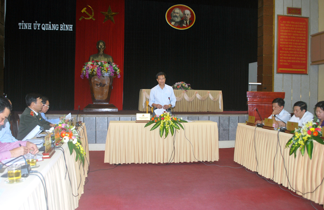 Đồng chí Lương Ngọc Bính, Ủy viên Trung ương Đảng, Bí thư Tỉnh ủy, Chủ tịch HĐND tỉnh, phát biểu kết luận hội nghị.
