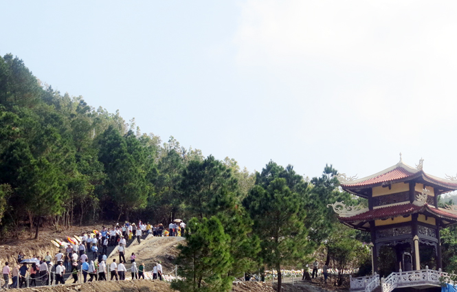 Vũng Chùa-Đảo Yến thu hút một lượng lớn khách du lịch.