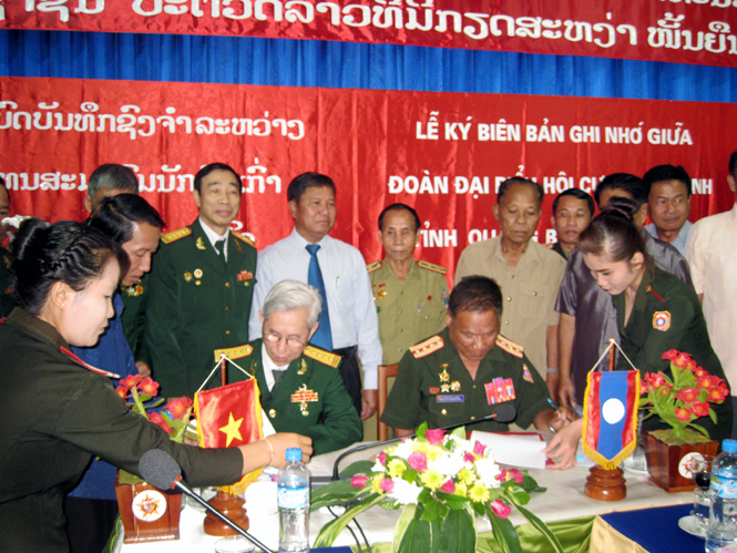 Lễ ký kết biên bản ghi nhớ giữa Hội CCB tỉnh Quảng Bình và Liên hiệp Hội CCB tỉnh Khăm Muộn.