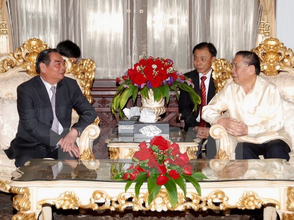 Tổng Bí thư, Chủ tịch nước Lào Chummaly Sayasone tiếp Thường trực Ban Bí thư Lê Hồng Anh. (Ảnh: Phạm Kiên/TTXVN)
