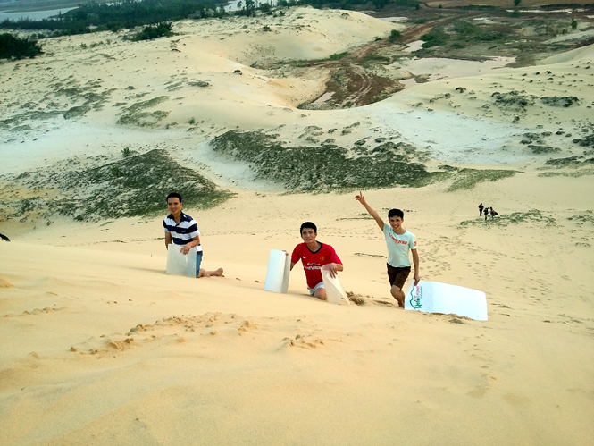 Để xây dựng thương hiệu cho sản phẩm du lịch, như: trượt cát ở Quang Phú của Công ty TNHH Thông tin và Du lịch Netin, là không hề đơn giản.