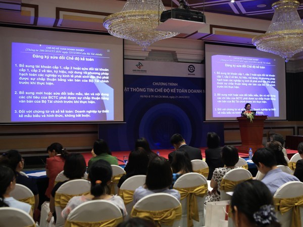 Hội thảo “Cập nhật thông tin chế độ kế toán doanh nghiệp,” ngày 21-4, tại Hà Nội. (Ảnh: HNX cung cấp)