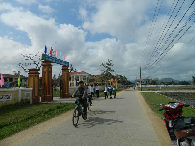 Hệ thống giao thông nông thôn trên địa bàn xã Quảng Hoà đã đạt chuẩn nông thôn mới