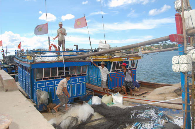 Liên kết sản xuất theo Tổ hợp tác trên biển giúp ngư dân xã Bảo Ninh (Đồng Hới) tương trợ lẫn nhau và tăng hiệu quả khai thác biển.