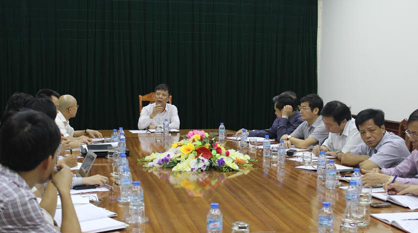 Đồng chí Nguyễn Hữu Hoài, Phó Bí thư Tỉnh uỷ, Chủ tịch UBND tỉnh chủ trì buổi làm việc.