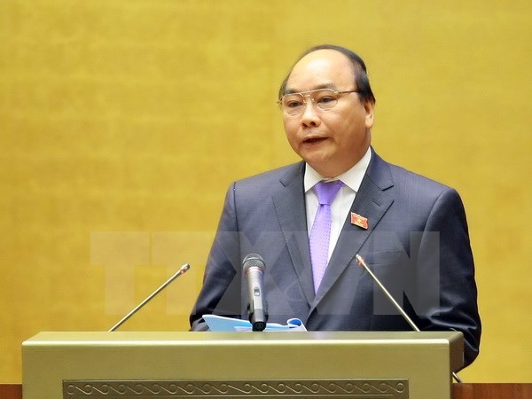 Phó Thủ tướng Nguyễn Xuân Phúc trình bày Báo cáo về Đánh giá bổ sung kết quả phát triển kinh tế-xã hội năm 2014, tình hình triển khai nhiệm vụ những tháng đầu năm 2015. (Ảnh: Doãn Tấn/TTXVN)