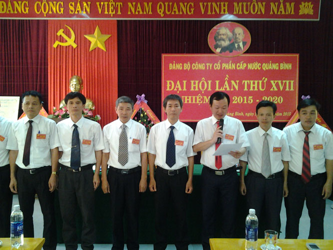 (QBĐT) - Ngày 25-5-2015, Đảng bộ Công ty CP cấp nước Quảng Bình đã tổ chức Đại hội lần thứ XVII, nhiệm kỳ 2015-2020. 