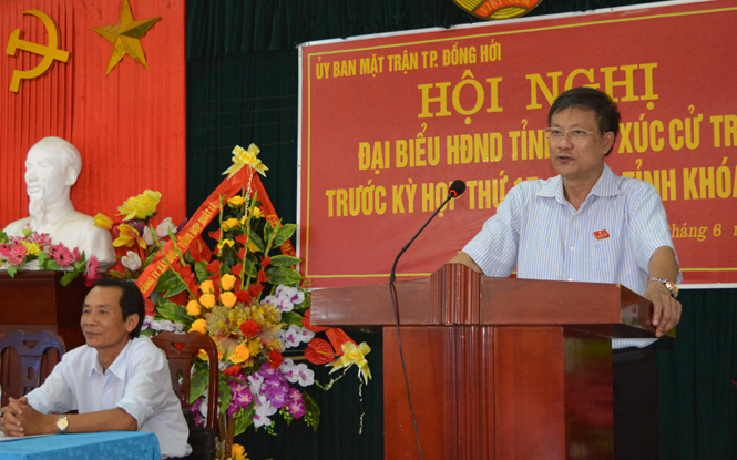 Đồng chí Lương Ngọc Bính, Ủy viên Trung ương Đảng, Bí thư Tỉnh ủy, Chủ tịch HĐND tỉnh phát biểu ý kiến tại buổi tiếp xúc.