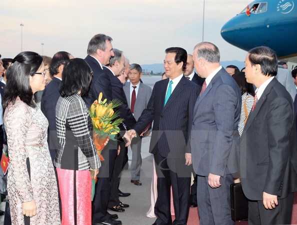 Lễ đón Thủ tướng Nguyễn Tấn Dũng và Phu nhân tại sân bay Sofia, Thủ đô Sofia ngày 4/6/2015. (Ảnh: Đức Tám/TTXVN)