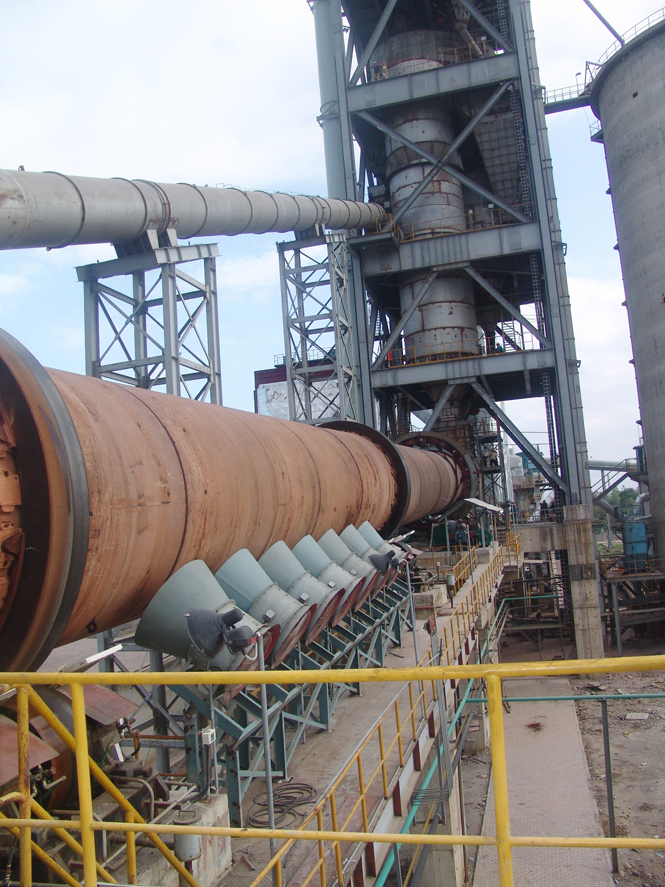 Nhà máy xi măng Áng Sơn, do Công ty CP Cosevco 6 làm chủ đầu tư đã ngừng hoạt động nhiều năm nay.