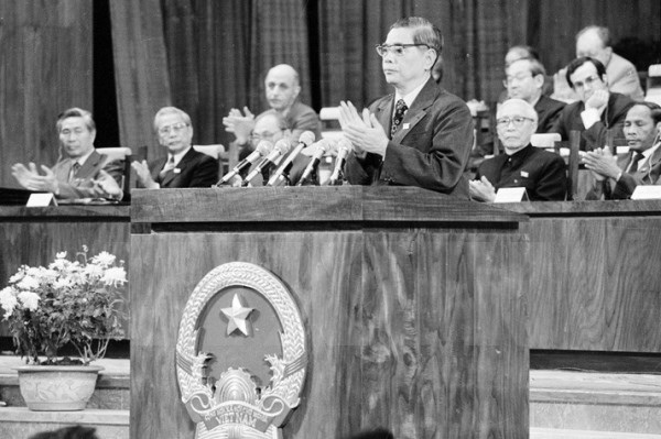 Tổng Bí thư Nguyễn Văn Linh phát biểu tại Đại hội Đảng 6 - Đại hội “Đổi mới” của Việt Nam năm 1986.(Nguồn: TTXVN)