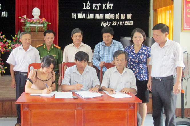 Mặt trận TQVN huyện tổ chức ký kết thực hiện các phong trào thi đua yêu nước với các cơ quan, địa phương trên địa bàn.