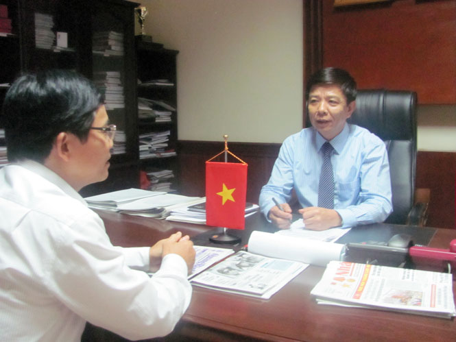 Đồng chí Nguyễn Hữu Hoài, Phó Bí thư Tỉnh ủy, Chủ tịch UBND tỉnh trả lời phỏng vấn của phóng viên Báo Quảng Bình (tháng 3-2013)