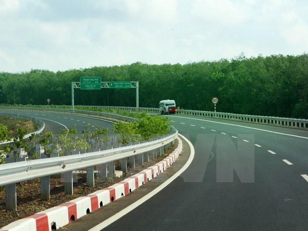 Đường cao tốc TP Hồ Chí Minh-Long Thành-Dầu Giây góp phần quan trọng kết nối vùng kinh tế trọng điểm phía Nam. (Ảnh: Tràng Dương/TTXVN)